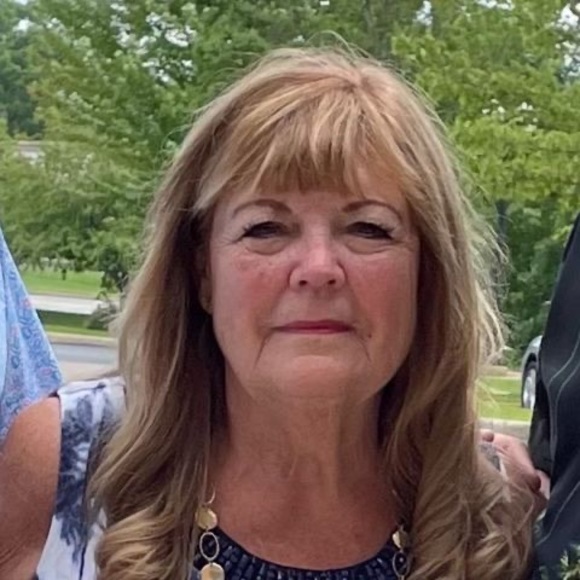 Meet your Posher, Cynthia - Picture 1 of 1